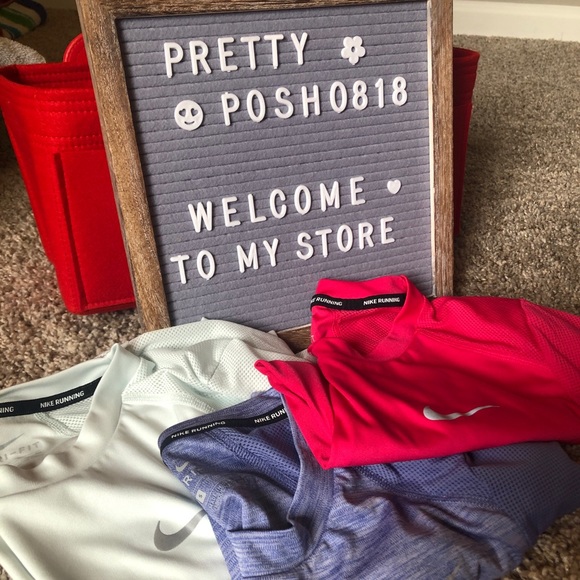 ❌SOLD ❌ Nike shirts - Picture 1 of 2